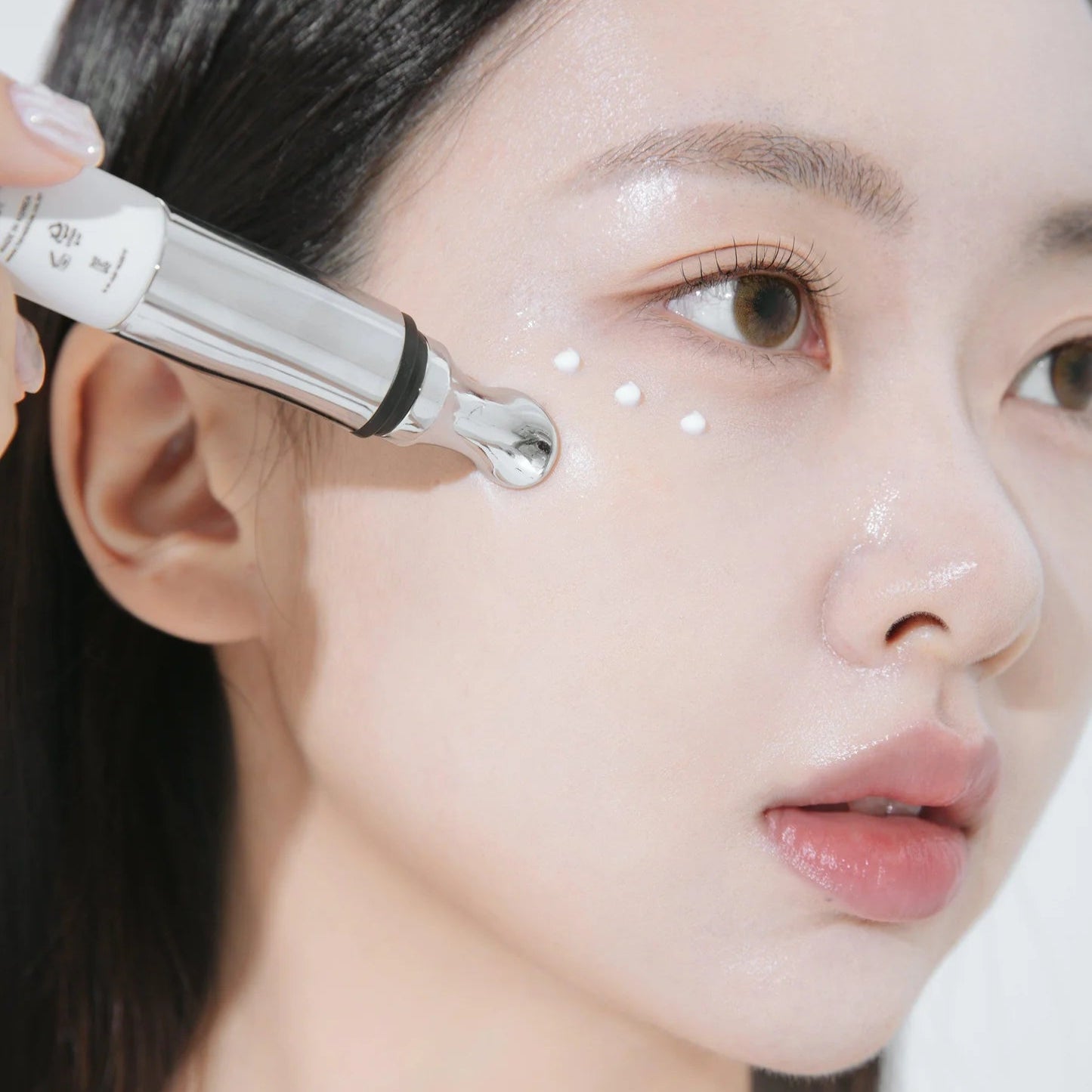 (Crema de ojos con vibrador) HEVEBLUE Black Yuja Bean Auto Eye Cream 15ml